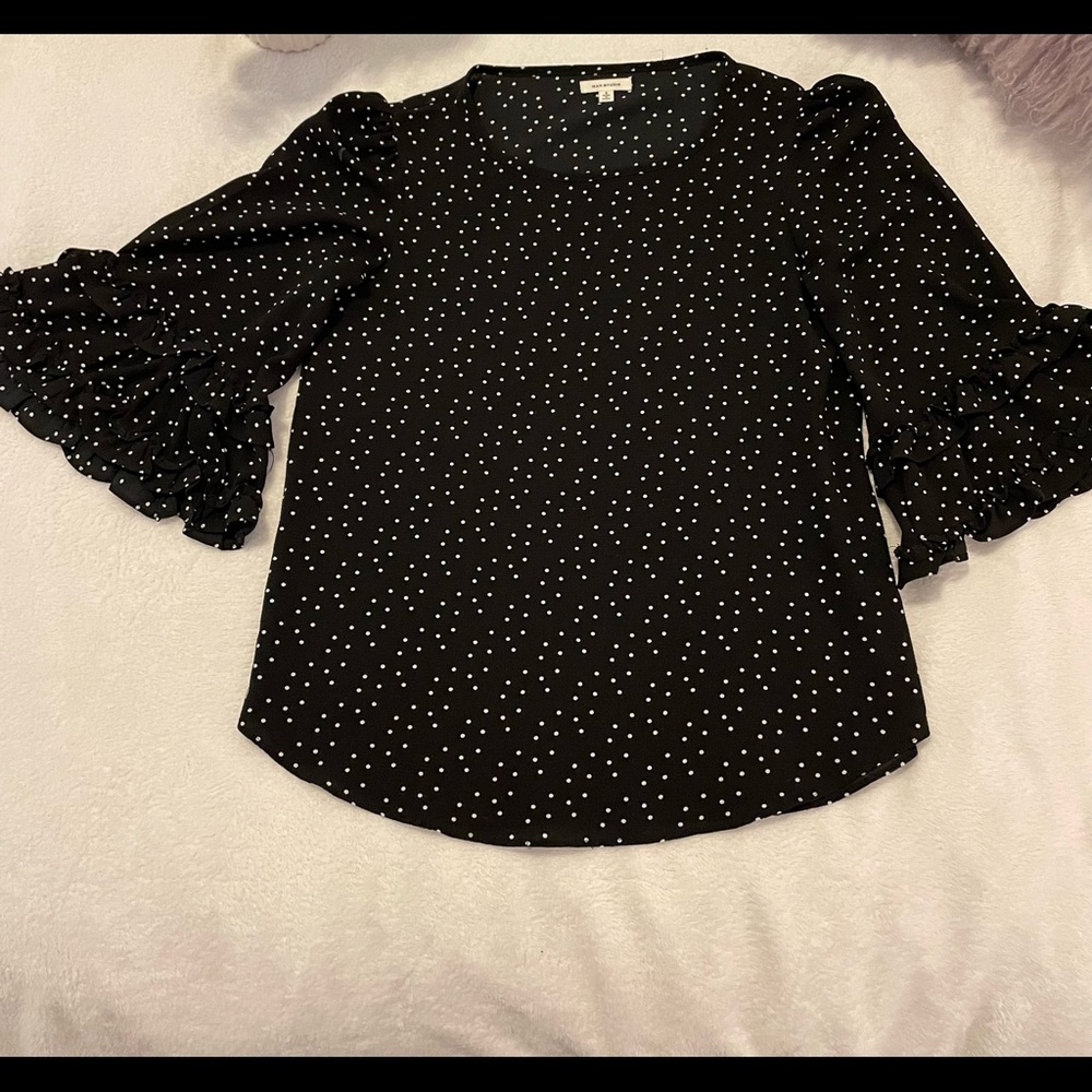 Max Studio Black/White Dot Ruffle Sleeve Blouse in Small.